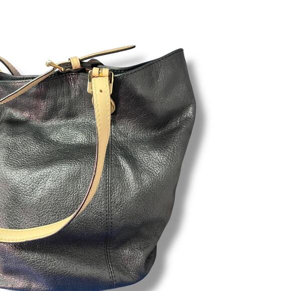 Michael Kors Astor Pebbled Leather Tote Bag Black Beige Trim Gold Logo Charm - Picture 3 of 11